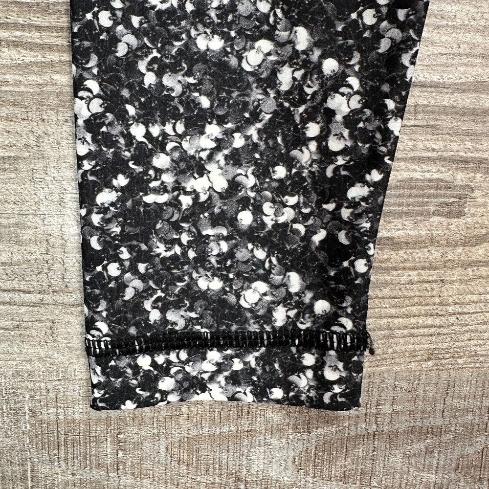 lululemon athletica Black and White Patterned Leggings - Picture 4 of 8